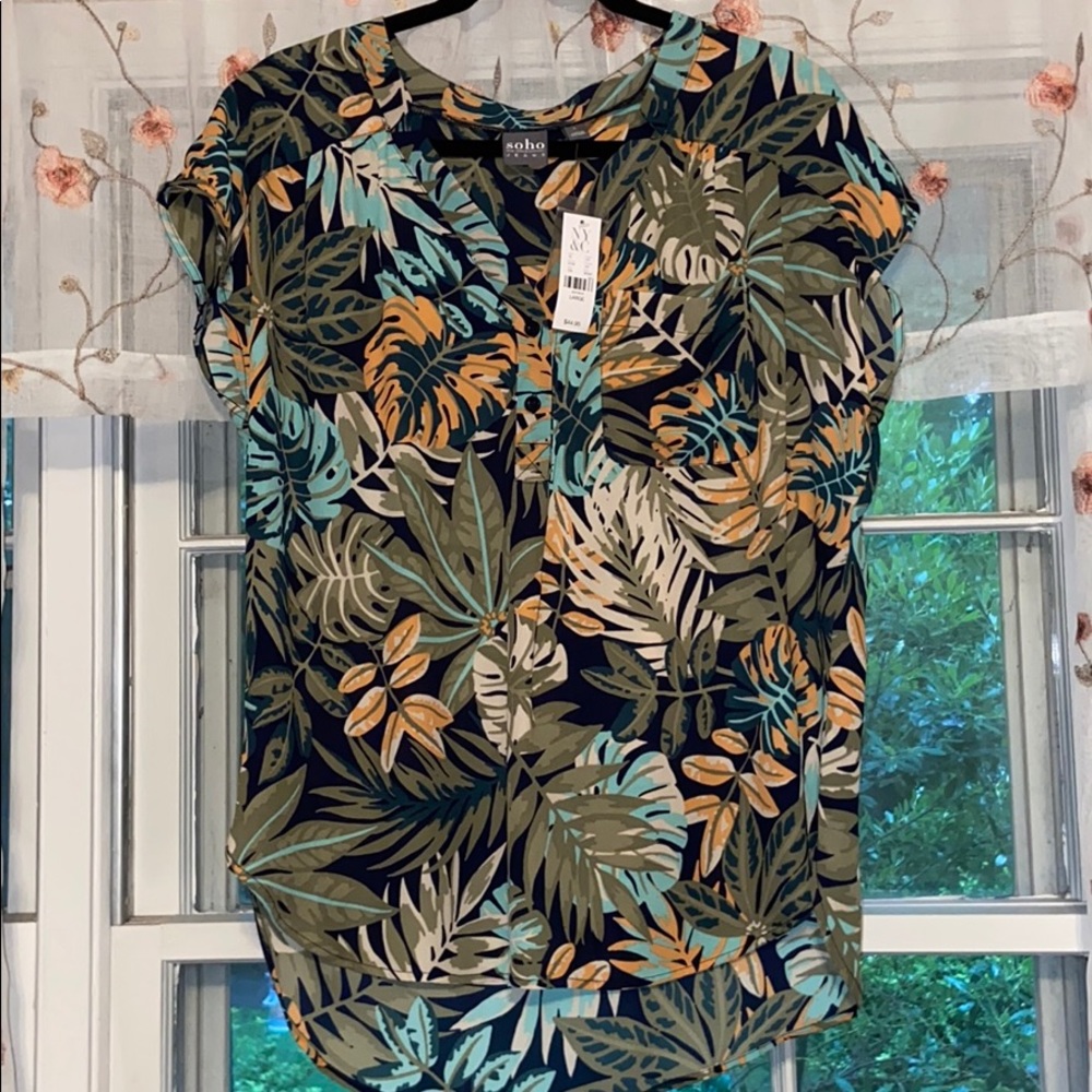 Leaf pattern top